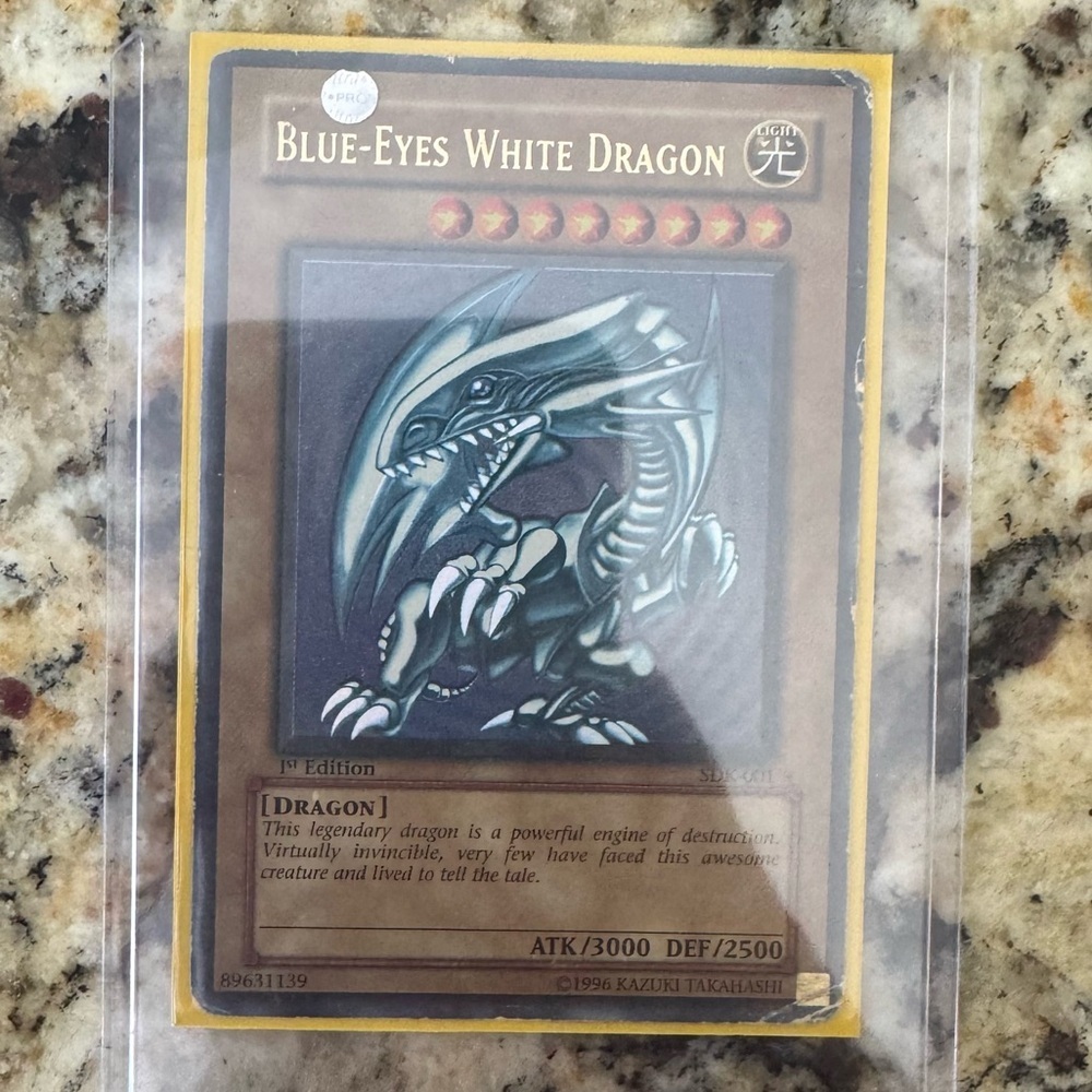 Blue-Eyes White Dragon Trading Card Set - Picture 3 of 12